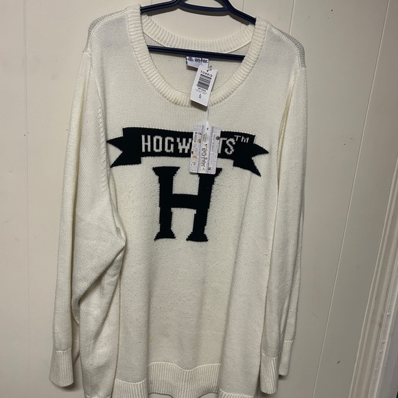 BNWT official licensed Torrid WhiteHogwarts sweater official. Harry Potter. - Picture 3 of 4